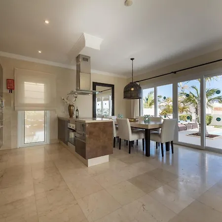 Puerto Del Carmen Sleeps 6 Pool Air Con Wifi
