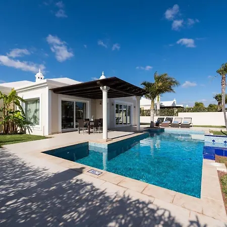 Вилла Puerto Del Carmen Sleeps 6 Pool Air Con Wifi Пуэрто дель Кармен